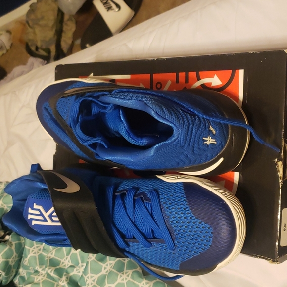 Kyrie 2s - Picture 2 of 5